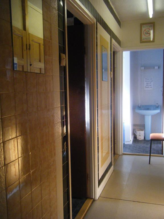 Tudor Court Hotel Swansea Room photo